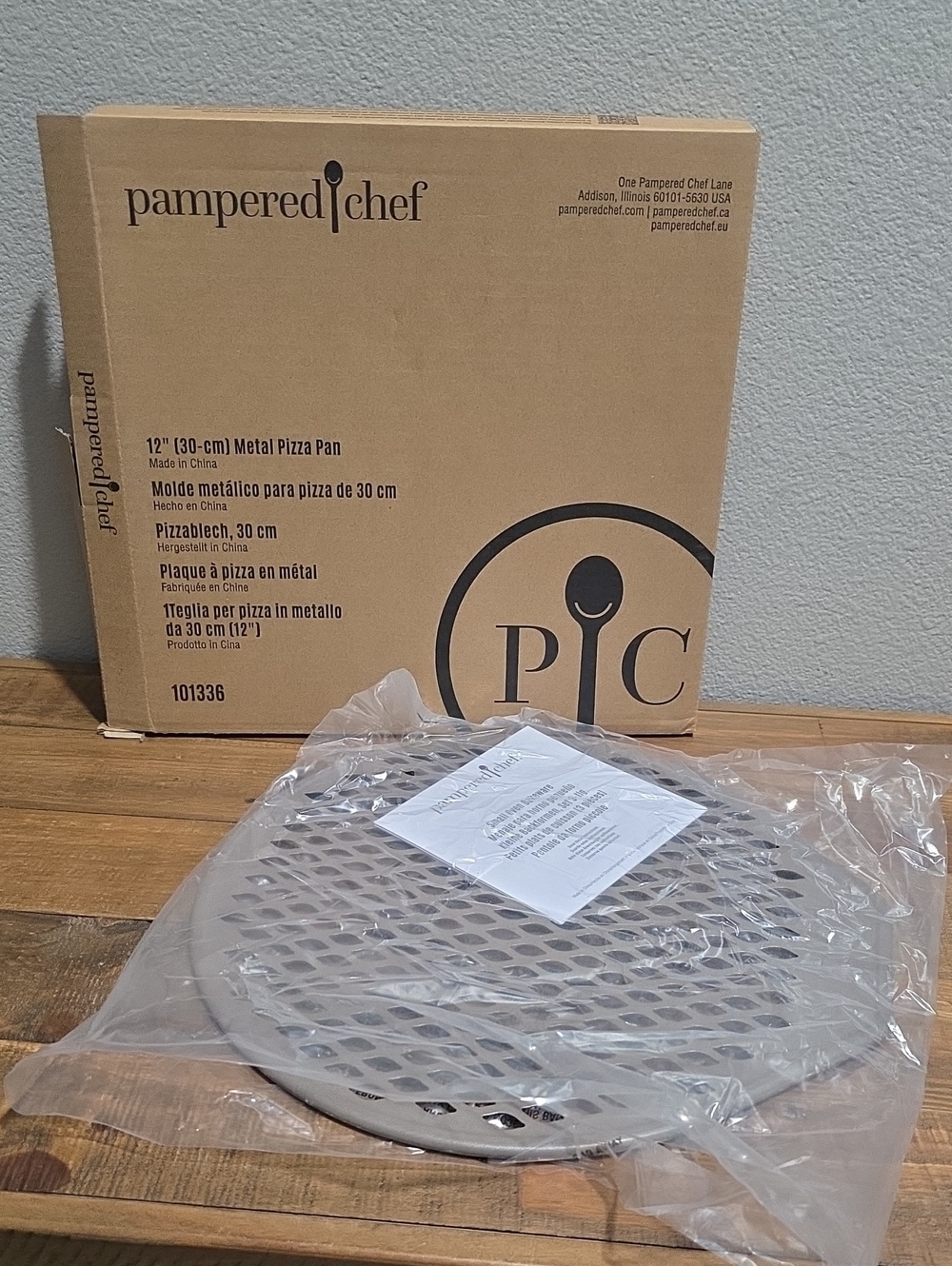 12" Pampered Chef Metal Pizza Pan